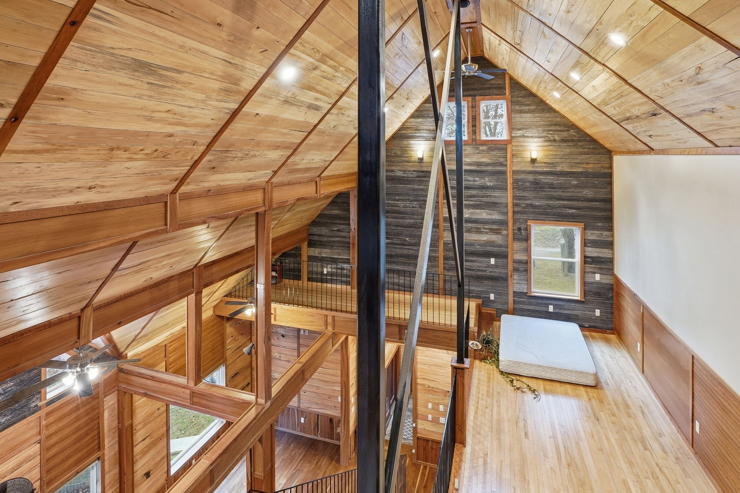 Listing Photo: 3300 Underwood Ave 0022-